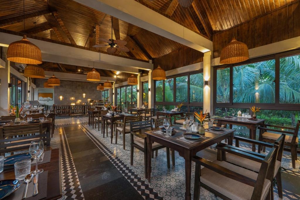 Nhà Hàng Ẩm Thực & Quầy Bar