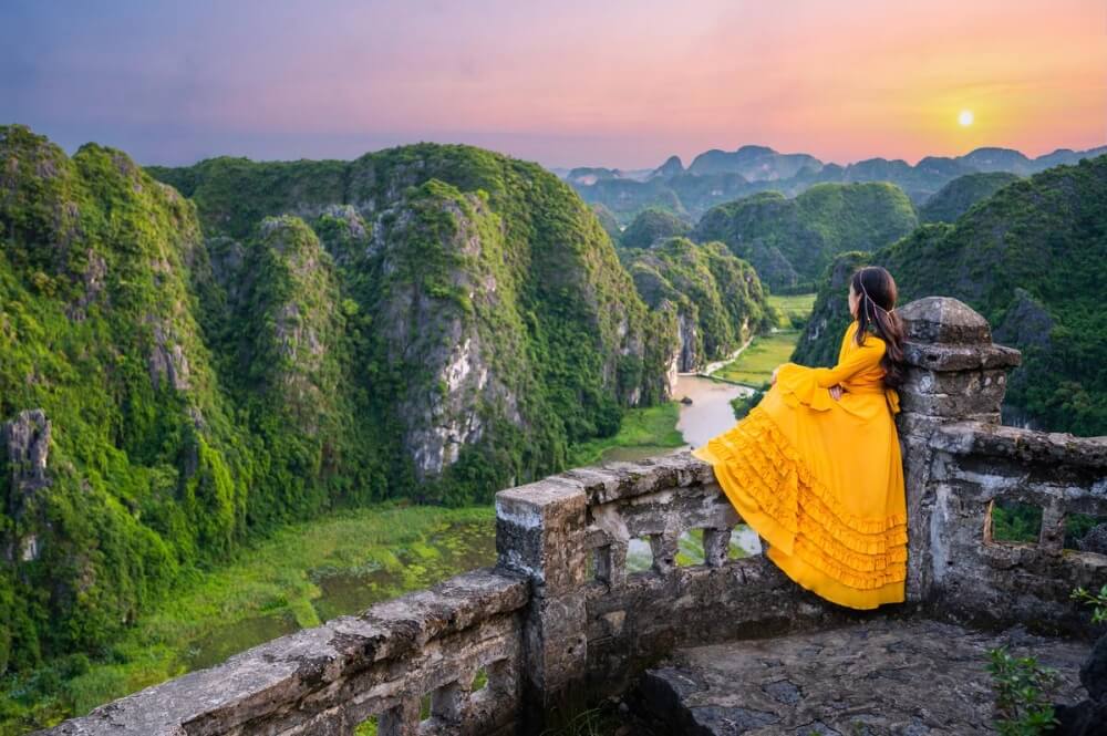 Đỉnh Rồng Thiêng Hang Múa